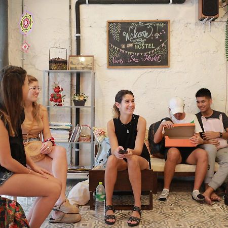 Nivas Siam Hostel Bangkok Bagian luar foto