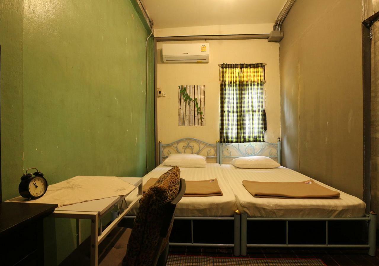 Nivas Siam Hostel Bangkok Bagian luar foto