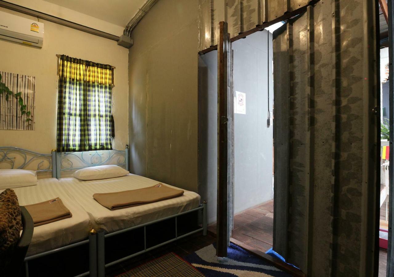 Nivas Siam Hostel Bangkok Bagian luar foto