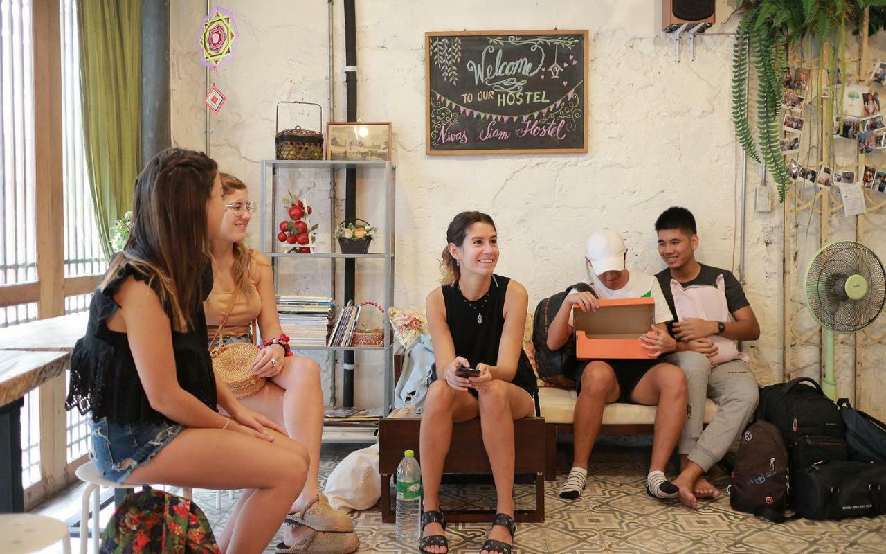 Nivas Siam Hostel Bangkok Bagian luar foto