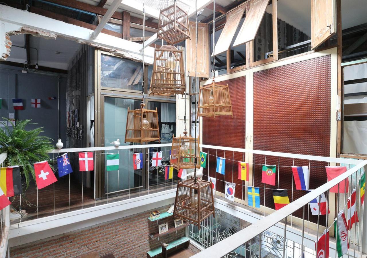 Nivas Siam Hostel Bangkok Bagian luar foto
