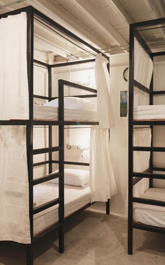 Nivas Siam Hostel Bangkok Bagian luar foto