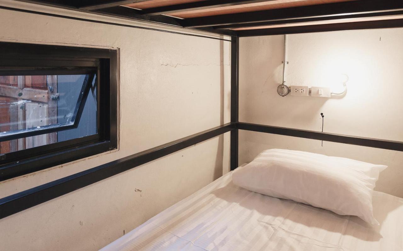 Nivas Siam Hostel Bangkok Bagian luar foto