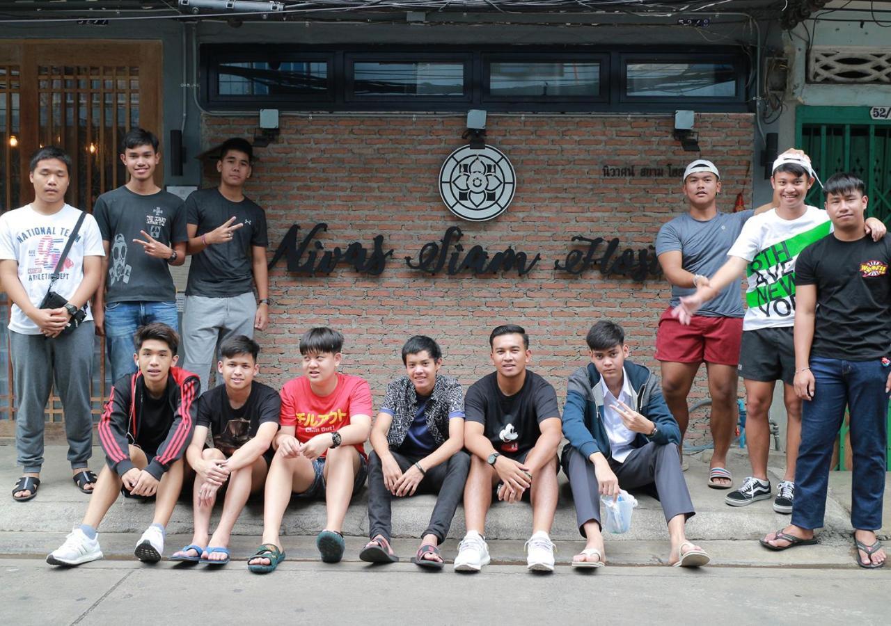 Nivas Siam Hostel Bangkok Bagian luar foto